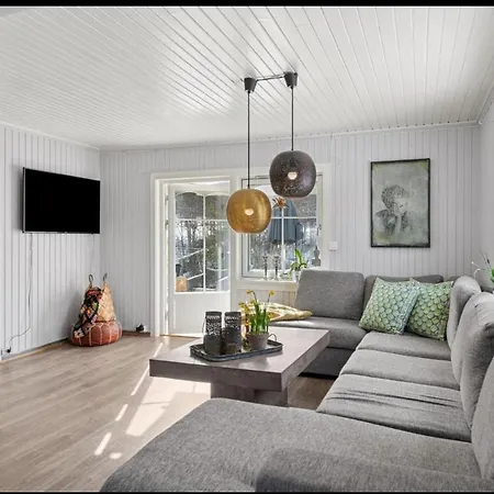Idyllic House In 2 Bedroom Хурдал