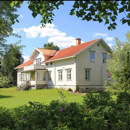 Idyllic House In 2 Bedroom Дом отдыха *