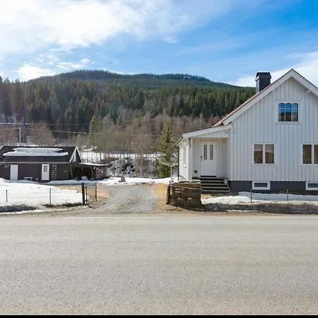 Idyllic House In 2 Bedroom Сasa de vacaciones Hurdal